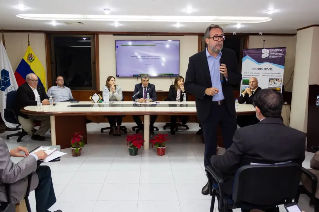 Conferencia: “Petróleo, Sanciones y Negociaciones en Venezuela: Escenarios Políticos y Económicos 2024”, a cargo de Dr. Michael Penfold – Consultor de empresas nacionales e internacionales, investigador y profesor de Políticas Públicas y Negocio.